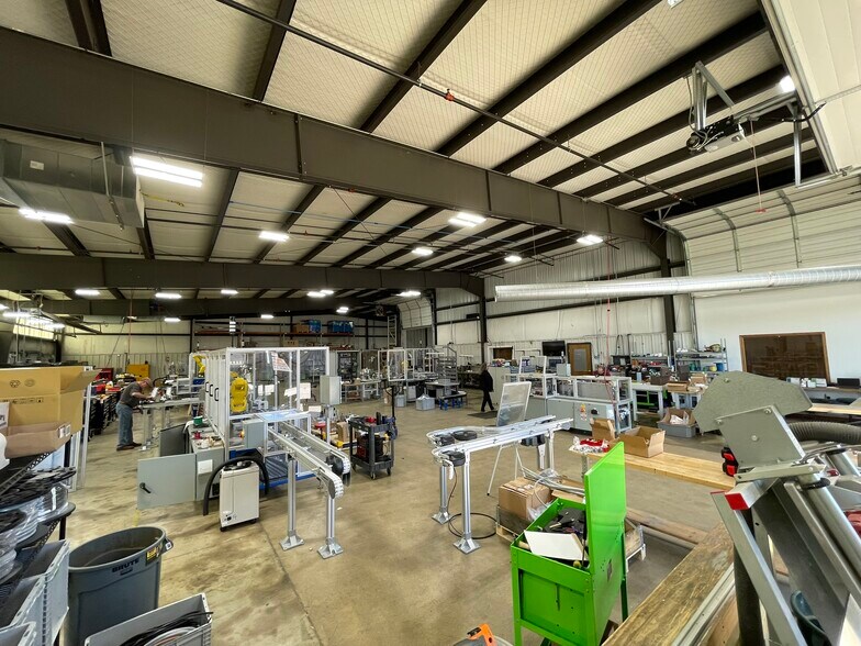 More Photos Of 11131 Kiley Dr, Huntley Warehouse For Lease