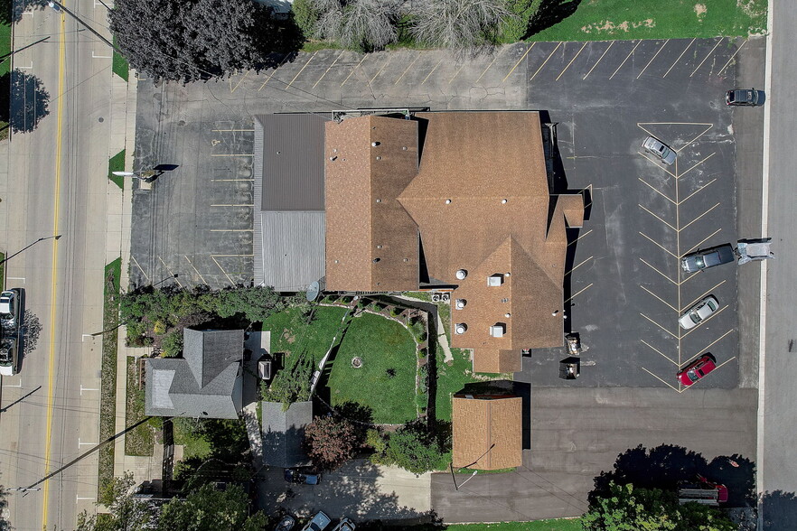 More Photos Of 711 W Racine St, Jefferson Restaurant For Sale