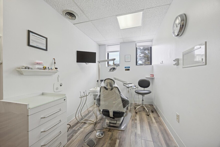 More Photos Of 1569 Medical Dr, Pottstown Office For Sale