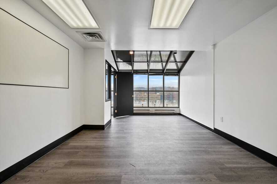 More Photos Of 2707 W Carson St, Pittsburgh Warehouse For Sale