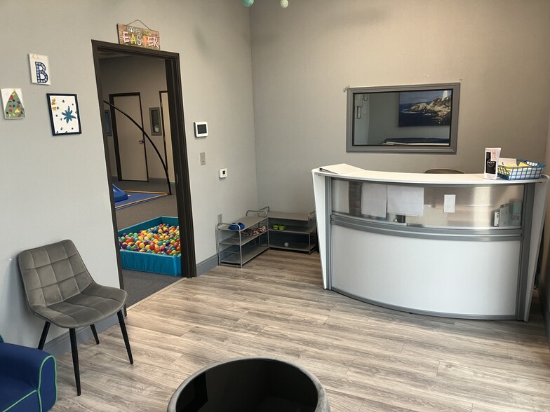 More Photos Of 421 E Royal Ln, Irving Medical For Sale
