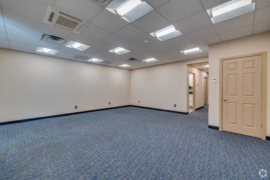 More Photos Of 17 S New York Ave, Atlantic City Parking Garage For Sale