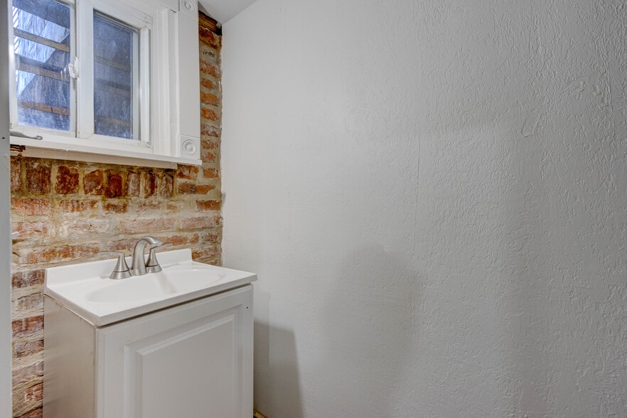 More Photos Of 833 N Howard St, Baltimore Storefront Retail Office For Lease