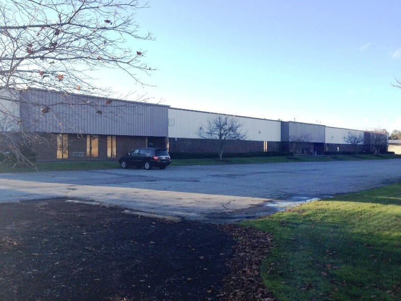 More Photos Of 32 Scotland Blvd, Bridgewater Manufacturing For Lease