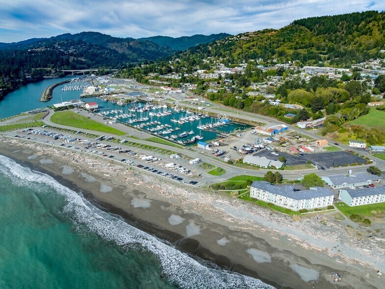 More Photos Of 16045 Lower Harbor Rd, Brookings Hotel For Sale