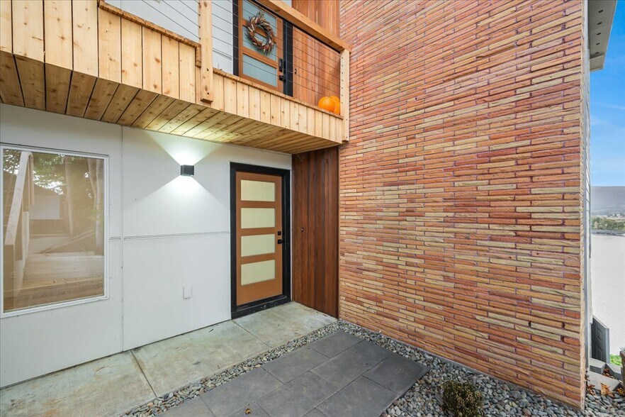 More Photos Of 520 Columbia St, Cathlamet Apartments For Sale