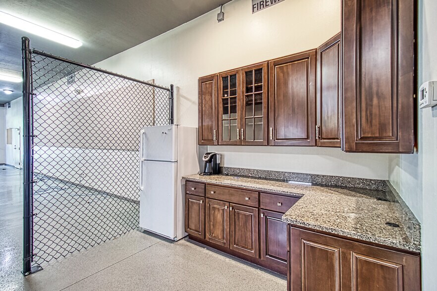 More Photos Of 4857 Palm Beach Blvd, Fort Myers Office For Lease