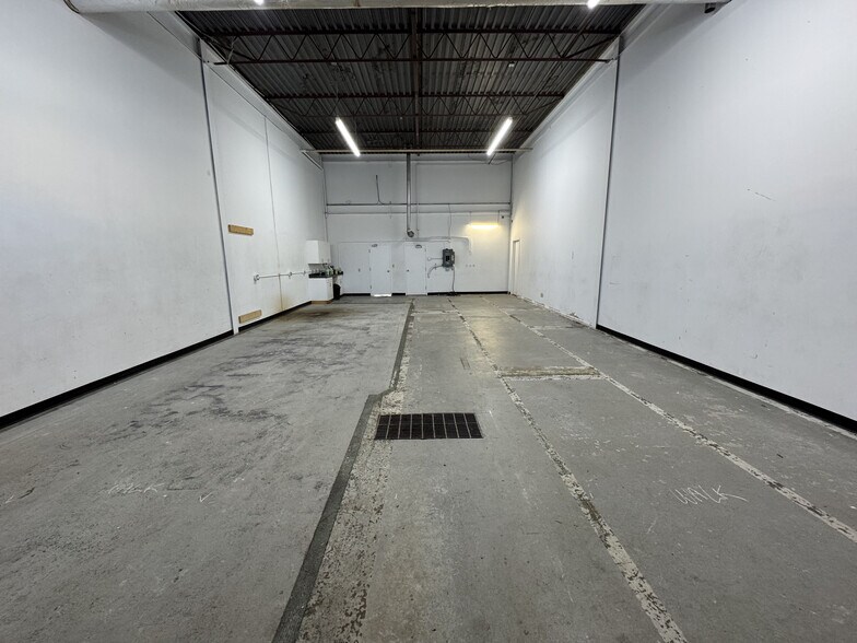 More Photos Of 10525 170 St NW, Edmonton Office For Lease