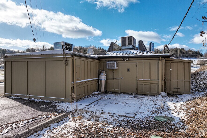 More Photos Of 27 Miners Dr, Castlewood Restaurant For Lease