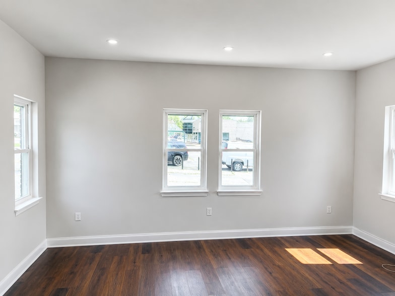 More Photos Of 120 Greenhill Ave, Wilmington Freestanding For Lease