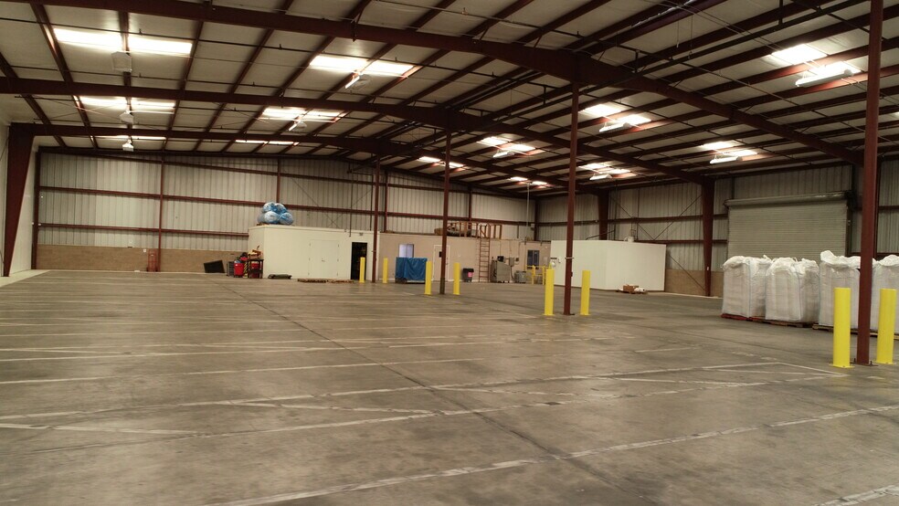 More Photos Of 506-530 El Roya Ave, Modesto Warehouse For Lease
