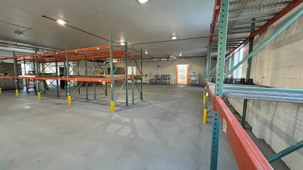 More Photos Of 236 Blackford Ave, Middlesex Warehouse For Lease