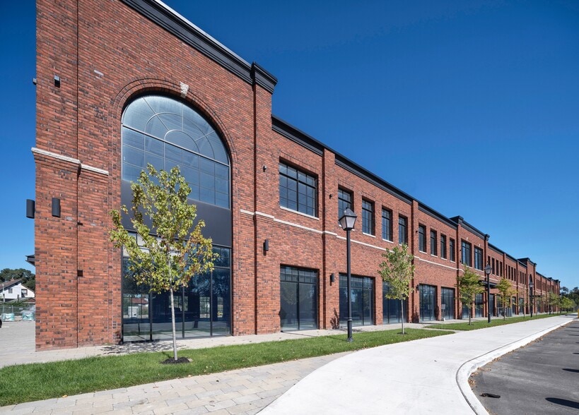 More Photos Of 2650 St Clair Av W, Toronto Freestanding For Sale