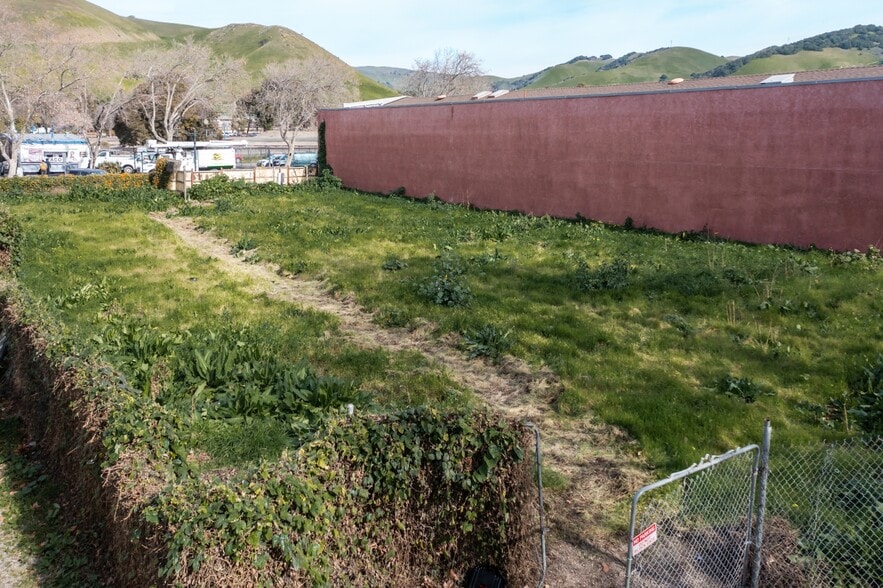 More Photos Of 0 Niles Blvd, Fremont Land For Sale