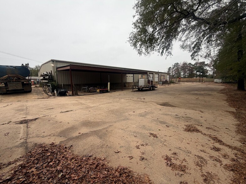 More Photos Of 115-119 Plaza W, Texarkana Warehouse For Lease