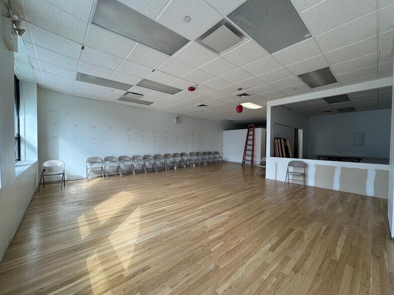 More Photos Of 412 Eighth Ave, New York Loft Creative Space For Lease