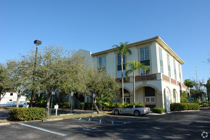 More Photos Of 7000 SE Federal Hwy, Stuart Office For Lease