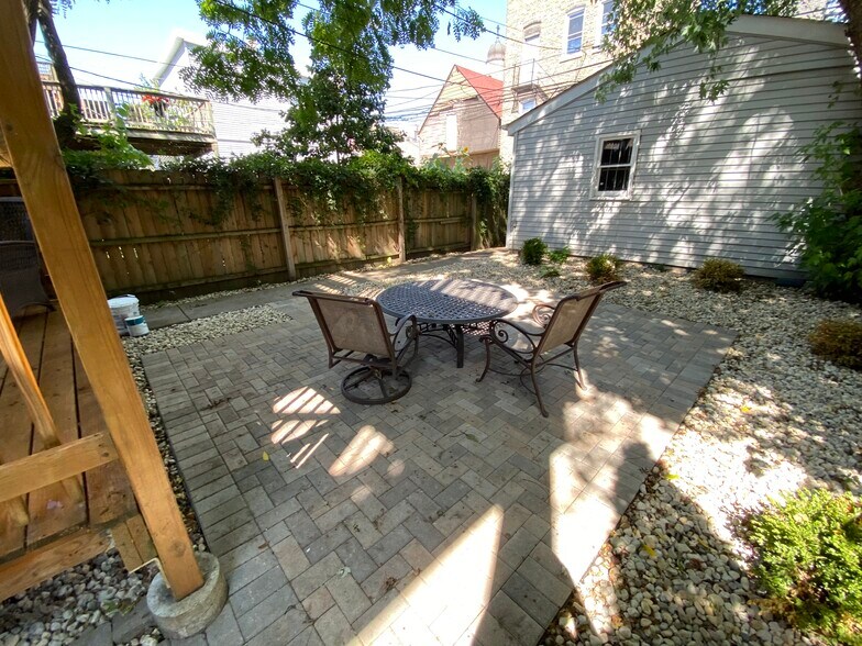 More Photos Of 1460 W Huron St, Chicago Apartments For Sale