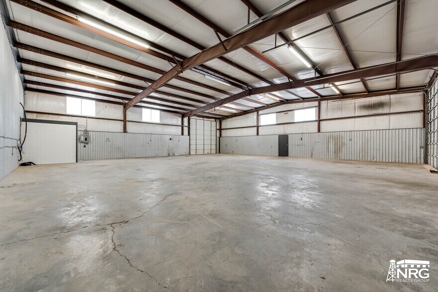 More Photos Of 2011-S Crane, Odessa Warehouse For Lease