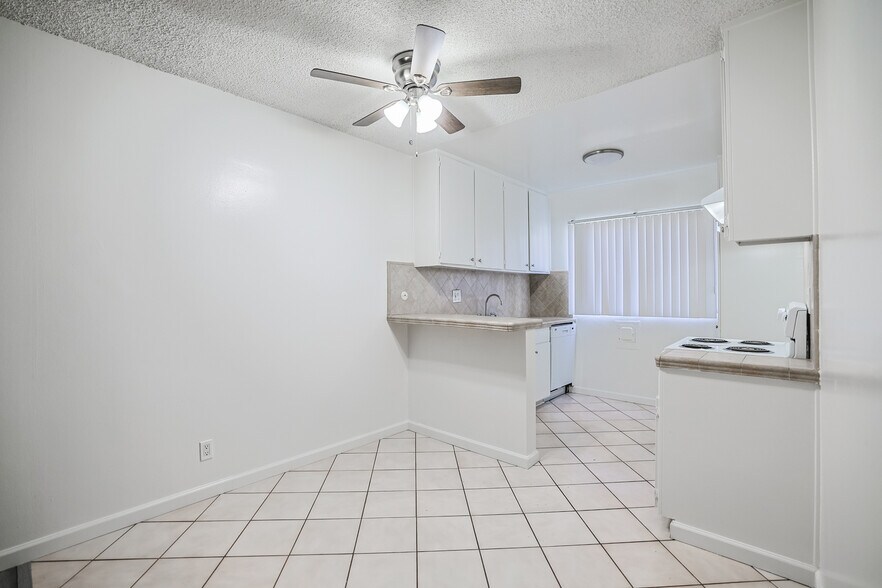 More Photos Of 6121 Woodman Ave, Van Nuys Apartments For Sale