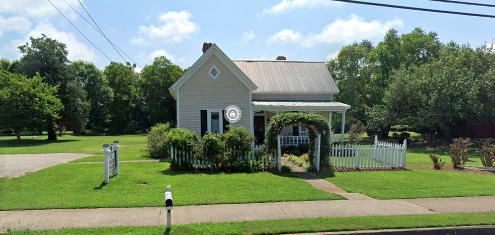 More Photos Of 405 N Jeff Davis Dr, Fayetteville Freestanding For Sale