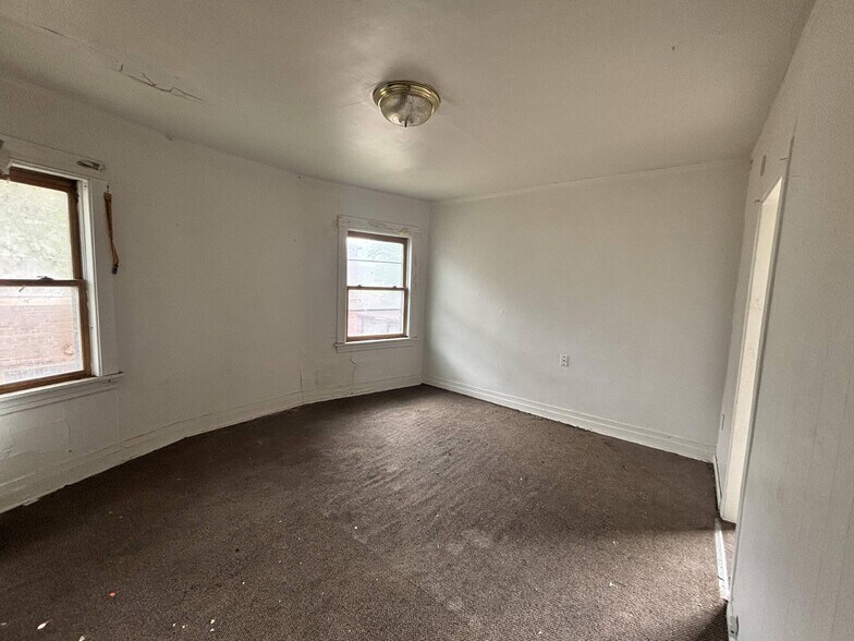 More Photos Of 12 Waltham St, Hammond Multifamily For Sale