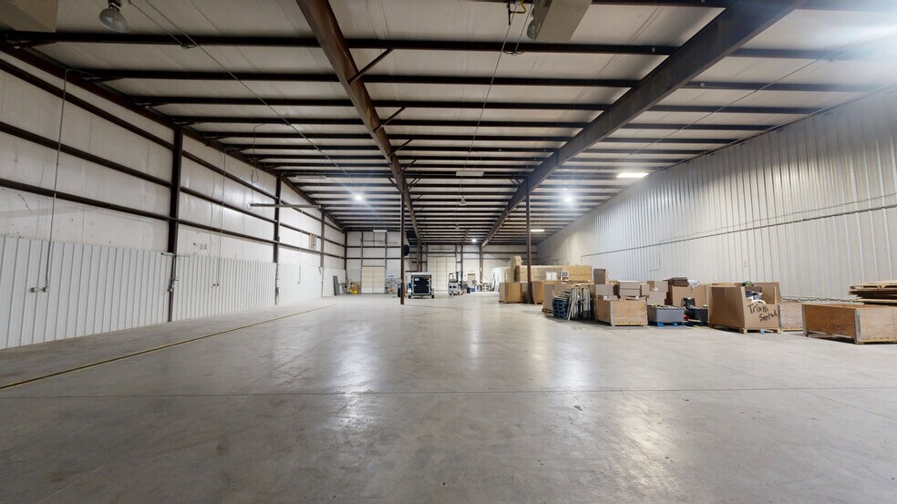 More Photos Of 413 Albano Dr, Springdale Warehouse For Lease