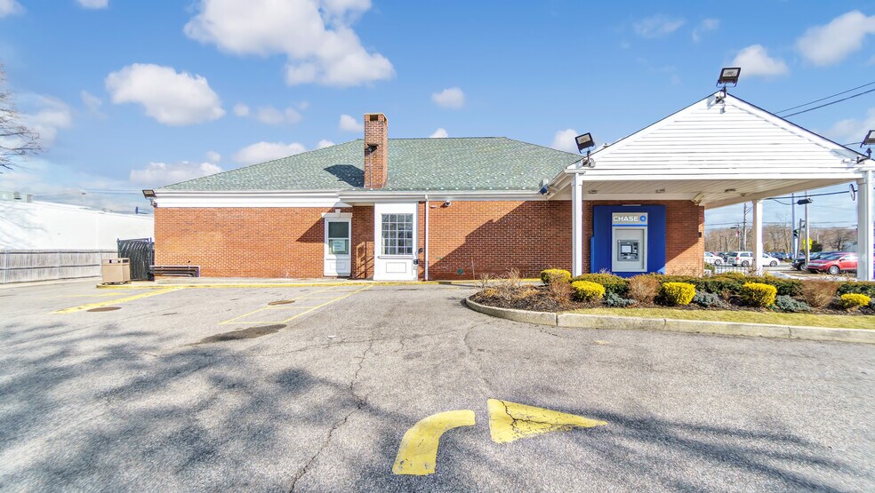 More Photos Of 472 Medford Ave, Patchogue Bank For Lease