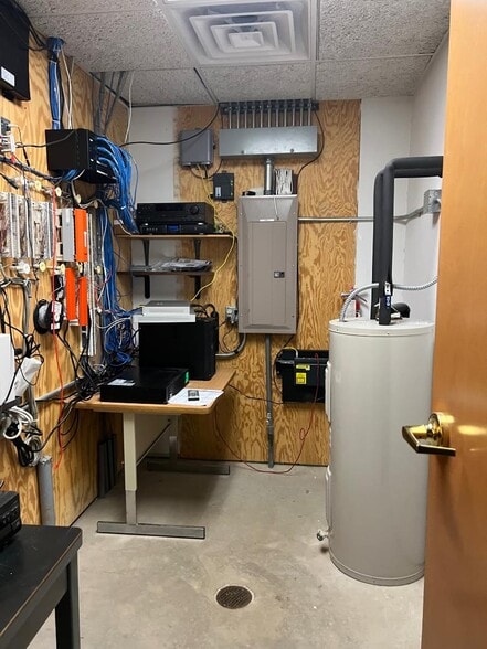 More Photos Of 1 Insurance Way, Ona Office For Lease