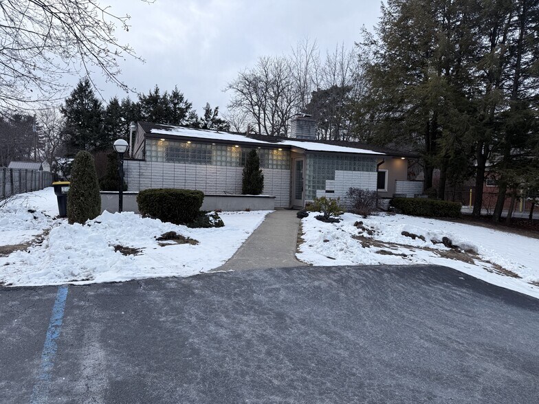 More Photos Of 235 Saratoga Rd, Schenectady Office For Sale