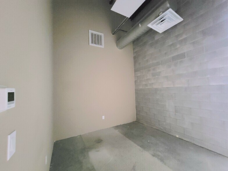 More Photos Of 6501 Ashcroft Dr, Houston Industrial For Lease