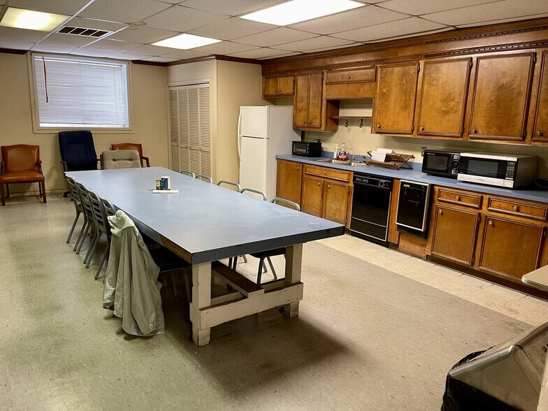 More Photos Of 2689 Livingston Rd, Jackson Warehouse For Sale