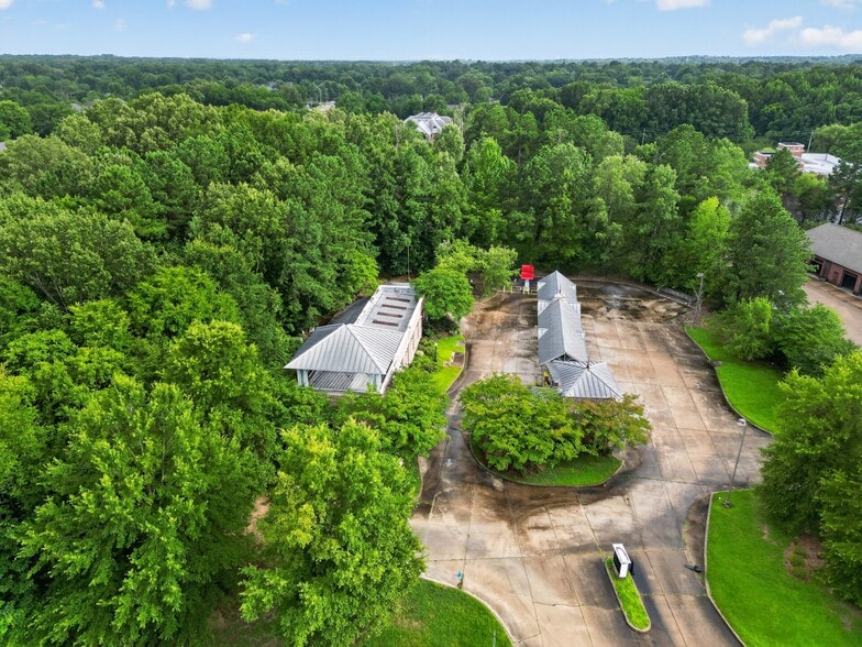 More Photos Of 2027 Strawberry Hill Dr, Madison Carwash For Sale