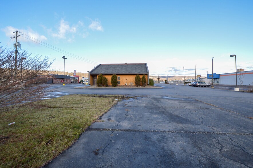 More Photos Of 59 S Wyoming Ave, Edwardsville Freestanding For Lease