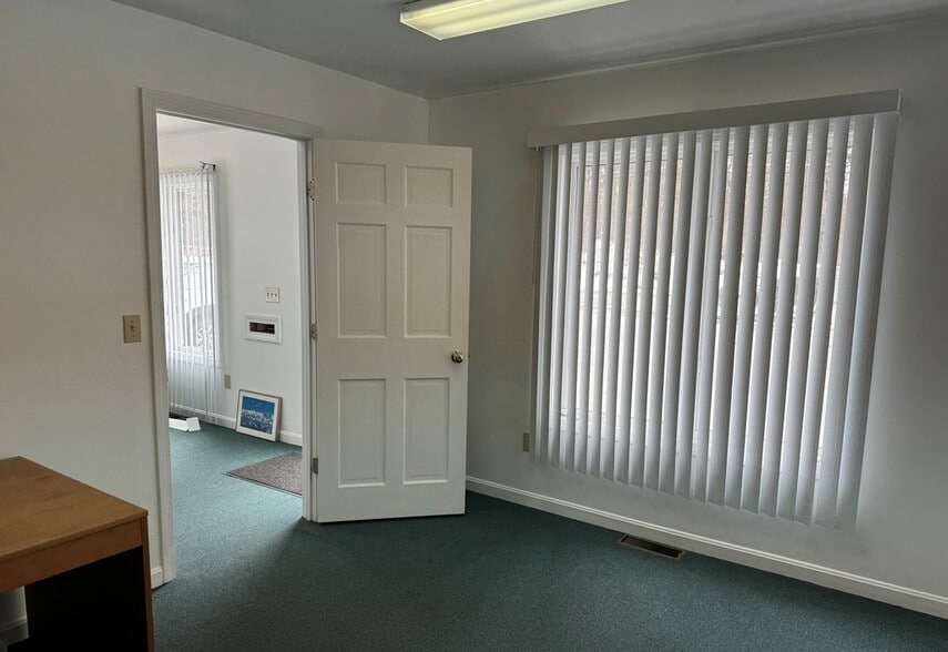 More Photos Of 170B Concord Rd, Chelmsford Office Residential For Lease