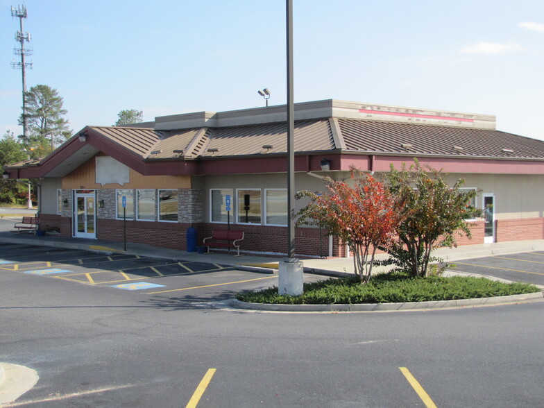 Primary Photo Of 1224 Eisenhower Pky, Macon-Bibb Restaurant For Lease