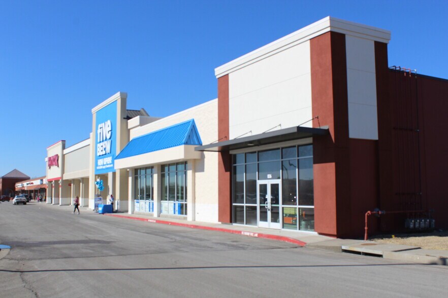 More Photos Of 830 E Main St, Gardner Supermarket For Lease