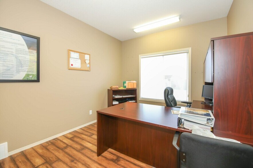 More Photos Of 5209 49A Ave, Bentley Office For Sale