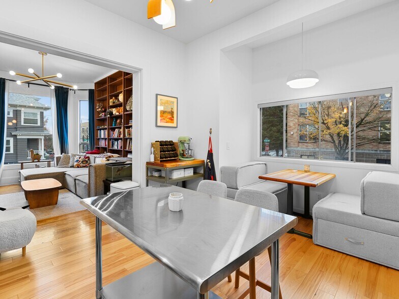 More Photos Of 1305 SE Belmont St, Portland Office For Sale