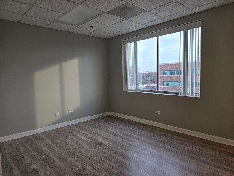 More Photos Of 2272 95th St, Naperville Office For Sale