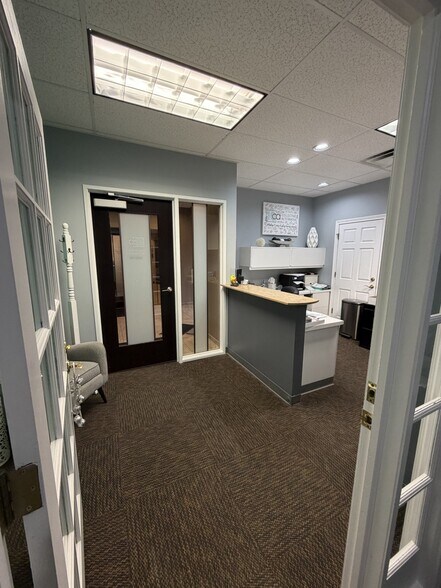 More Photos Of 9810 Westpoint Dr, Indianapolis Office For Lease