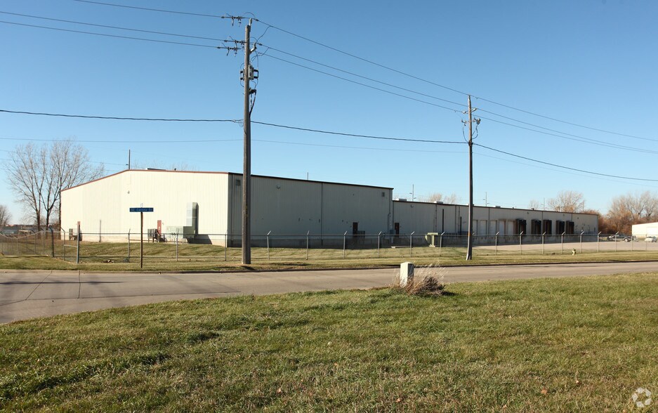 More Photos Of 1610 SE Cortina Dr, Ankeny Distribution For Lease