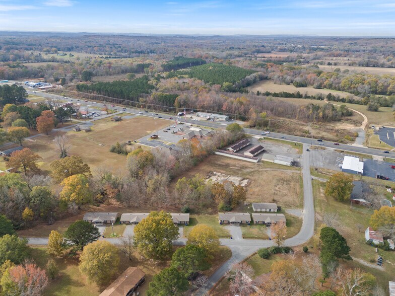 More Photos Of 16 Linder Rd, Greenbrier Apartments For Sale