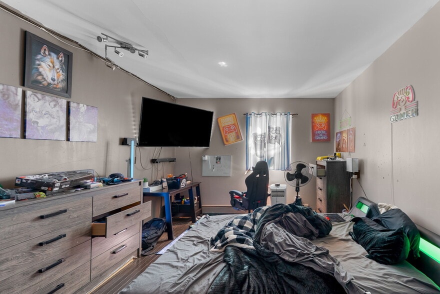 More Photos Of 29 Laren St, Wahnapitae Apartments For Sale