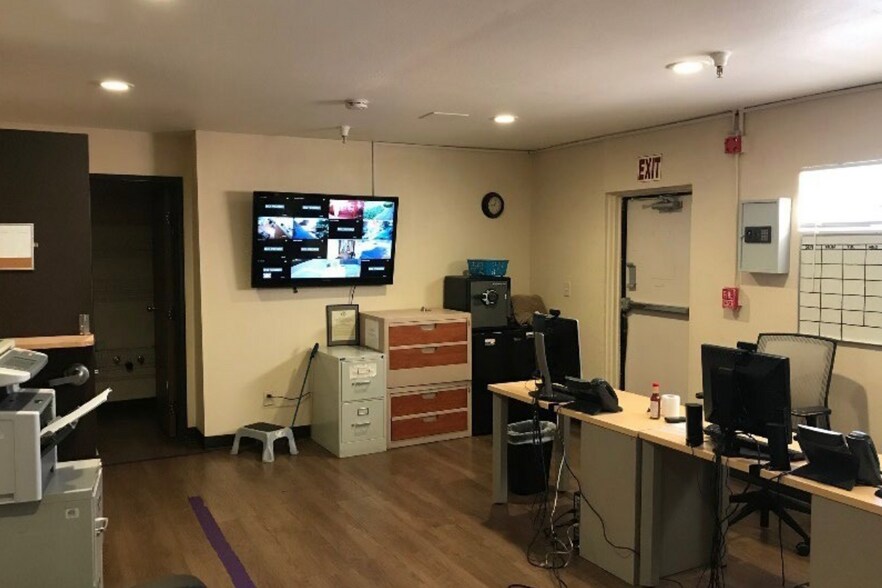 More Photos Of 502 N Silverbell Rd, Tucson Rehabilitation Center For Sale