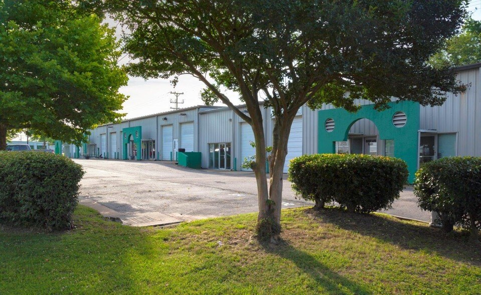 More Photos Of 6001 Miller Store Rd, Norfolk Flex For Sale