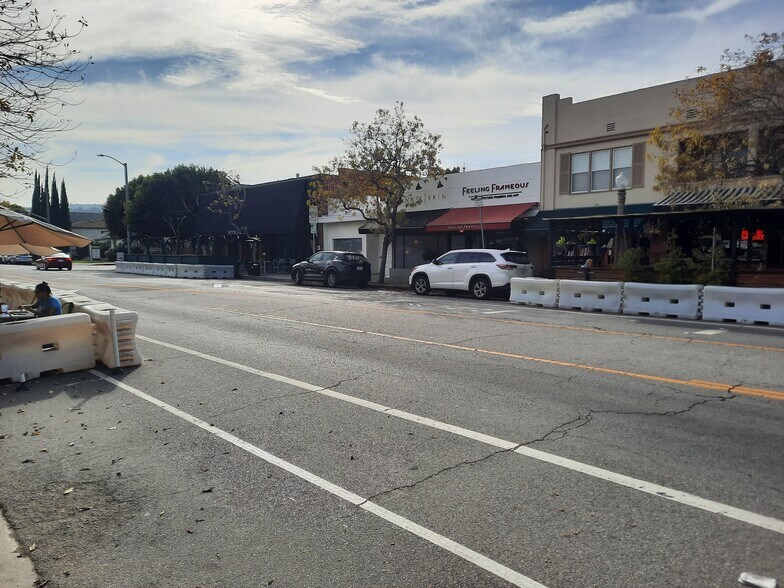 More Photos Of 4355-4357 1/2 Tujunga Ave, Studio City Storefront For Lease
