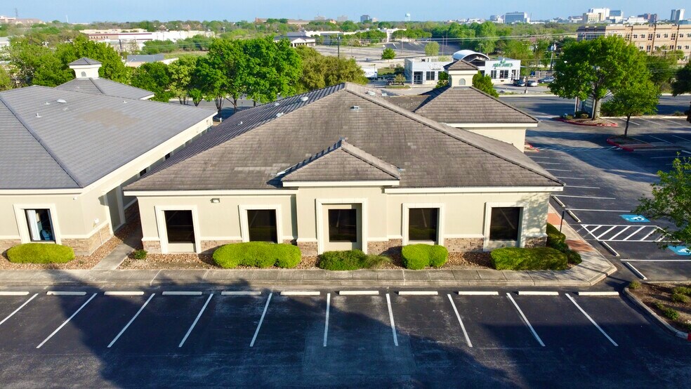 More Photos Of 9643 Huebner Rd, San Antonio Medical For Lease