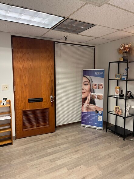 More Photos Of 22 Pennsylvania Ave, Niantic Office For Lease