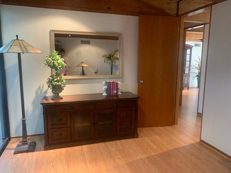 More Photos Of 479 S Marengo Ave, Pasadena Loft Creative Space For Lease